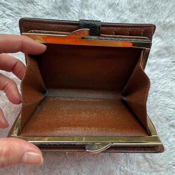 Louis Vuitton Monogram Kisslock Wallet - Picture 10 of 13